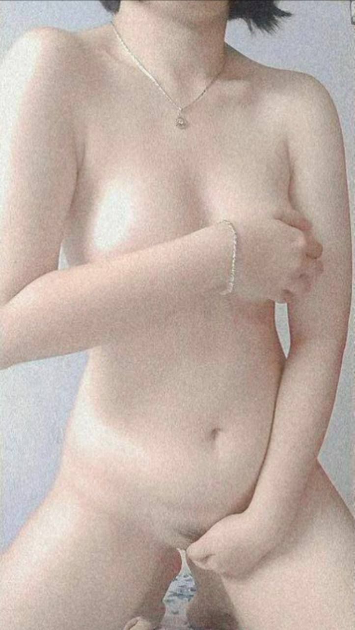 Cô gái nhà kế bên thích mặc đồ xuyên thấu