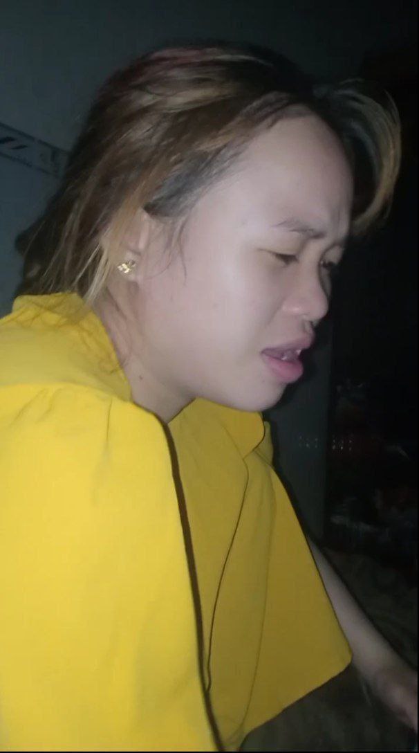 Qua nhà bạn chơi, được chị bạn chăm sóc tận tình